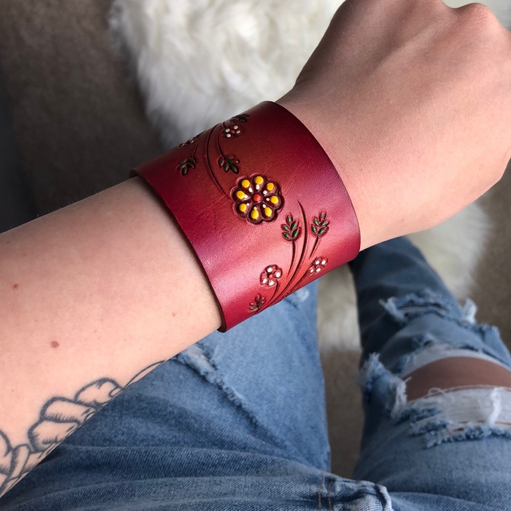 Leather stamped cuff - Picture 5 of 5